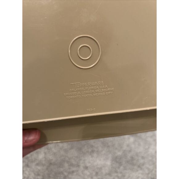 Vintage Tupperware Deviled Egg Keeper Carrier Tray Container Almond 723-2 USA - Picture 7 of 7